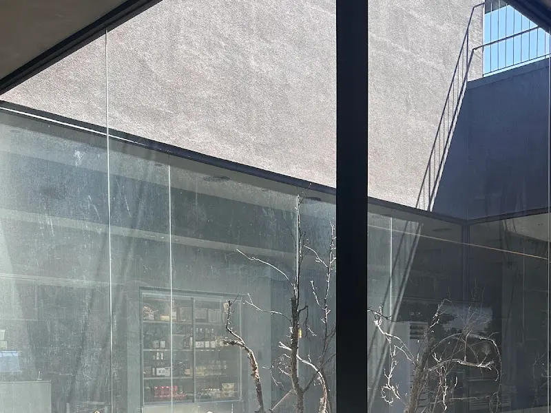 다크앤라이트 외관