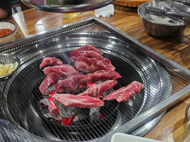 숯불 위에 올려진 갈매기살