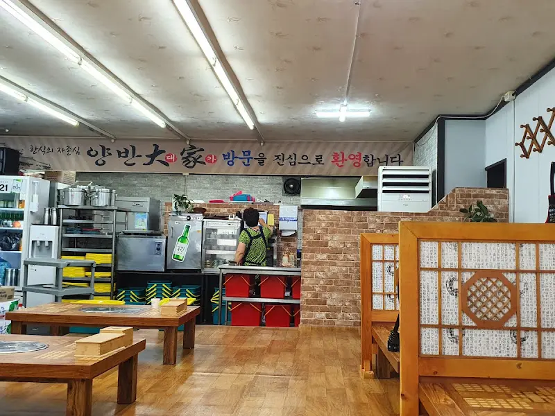 식당 내부의 정갈한 모습