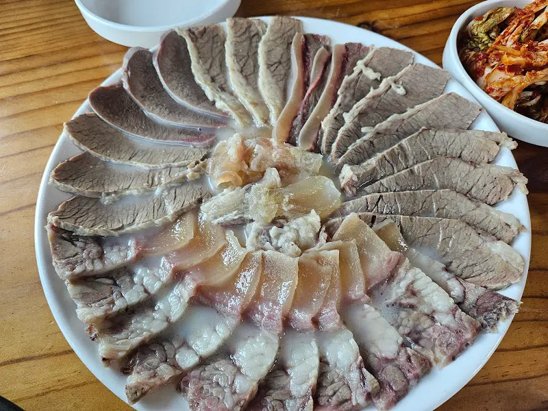 일황옥 설렁탕의 수육