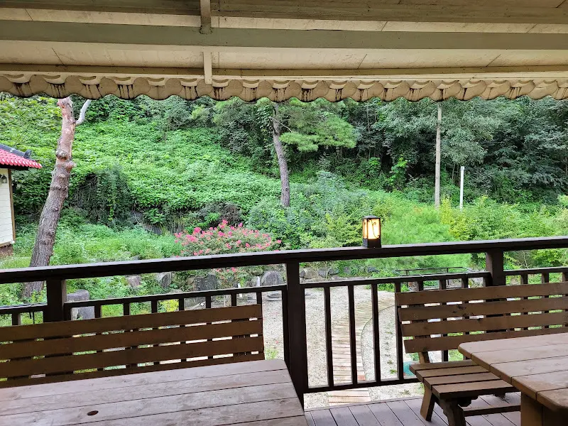 식당 외부 풍경