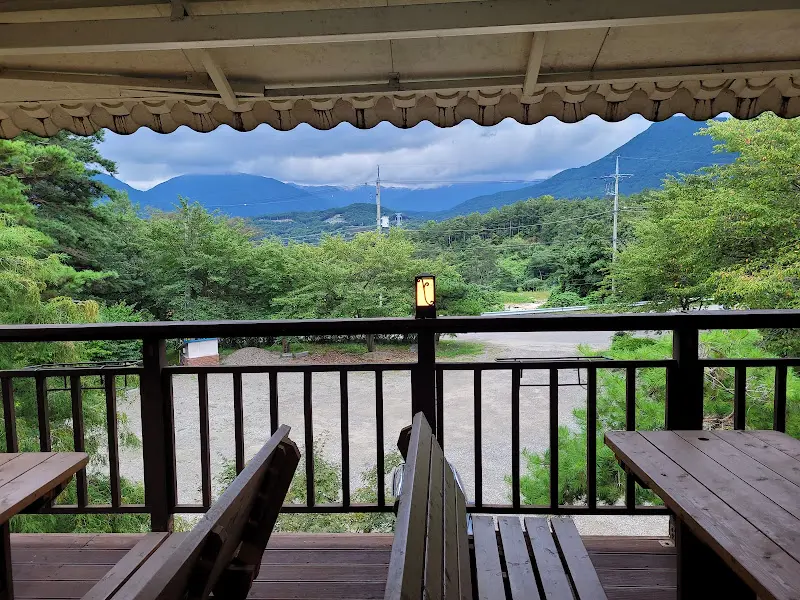 식당 외부 풍경