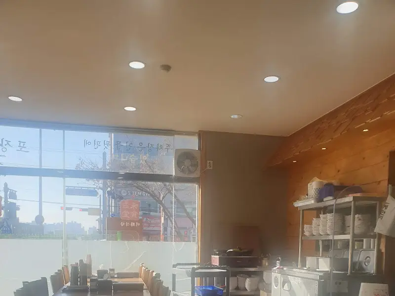 깔끔한 식당 내부