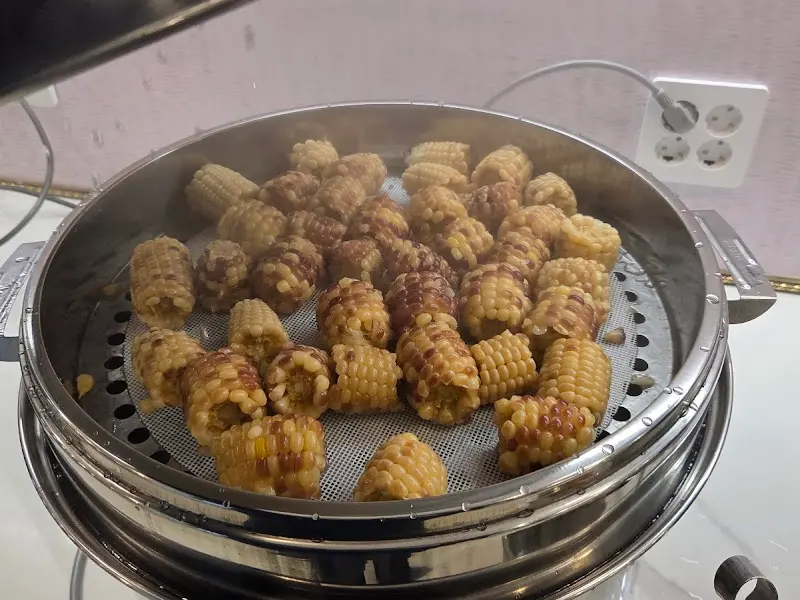 따뜻하게 쪄진 옥수수