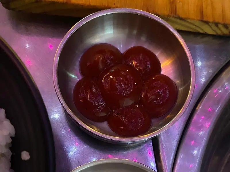 곁들여 나오는 반찬