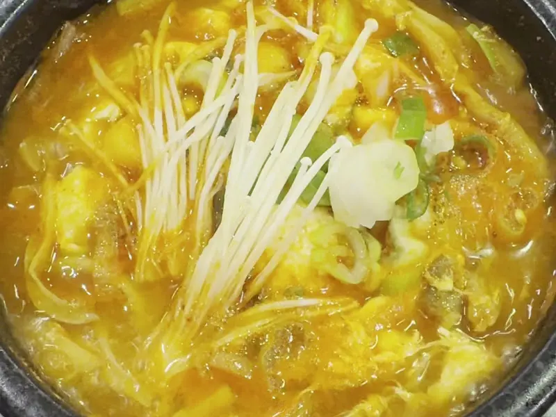 얼큰함이 느껴지는 순두부찌개