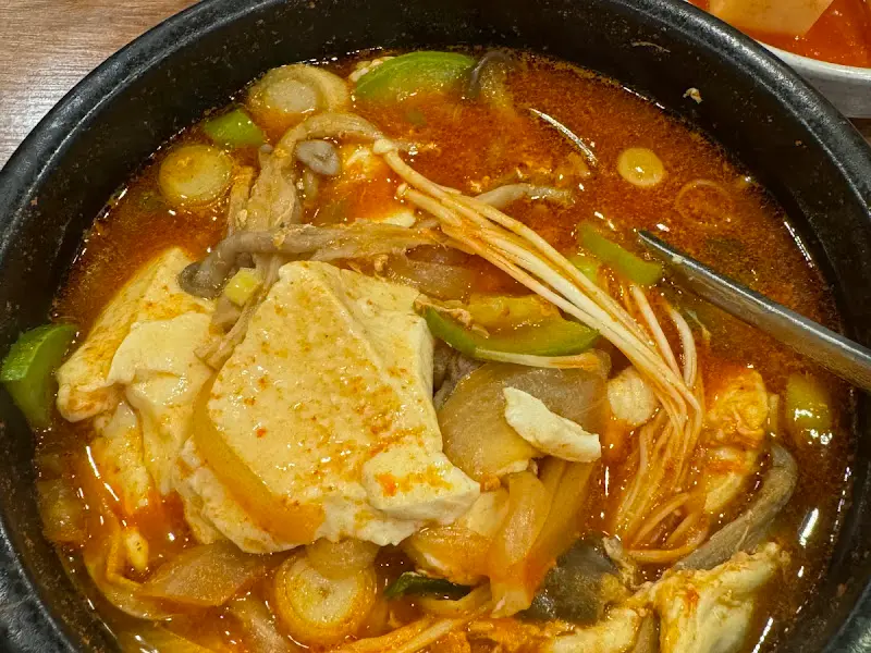 뚝배기 안의 푸짐한 건더기