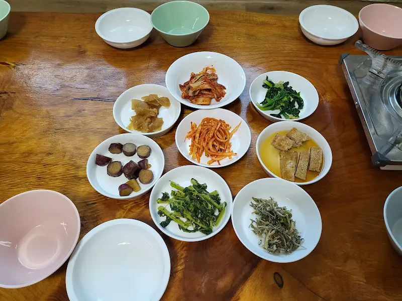 다채로운 반찬들