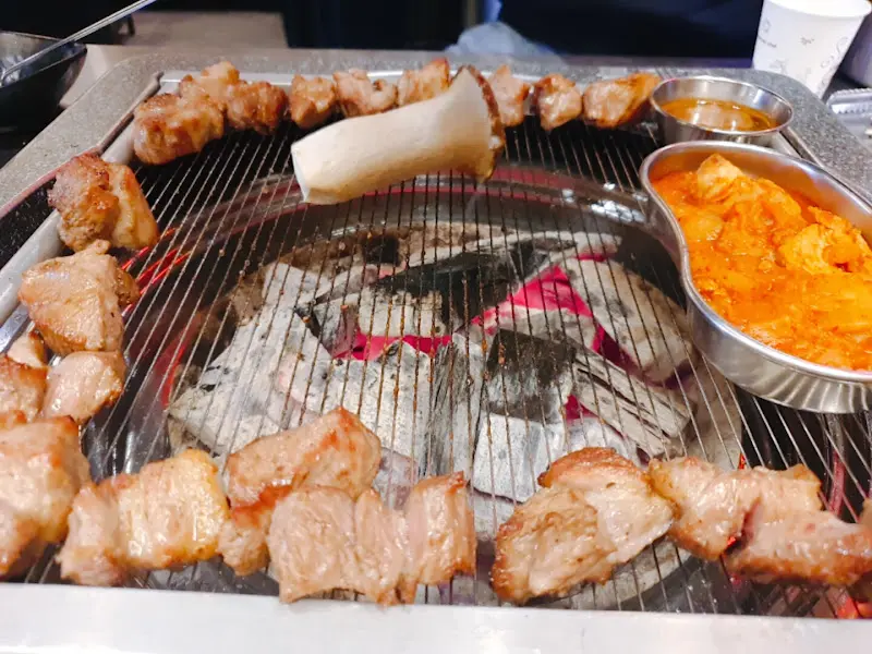 숯불 위 망고목살