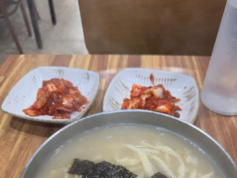 칼국수 테이블