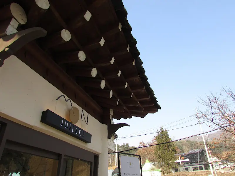 몽쥬이에 카페 건물 외관