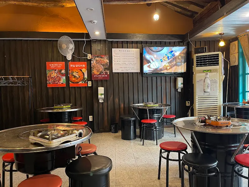 레트로 분위기의 내부