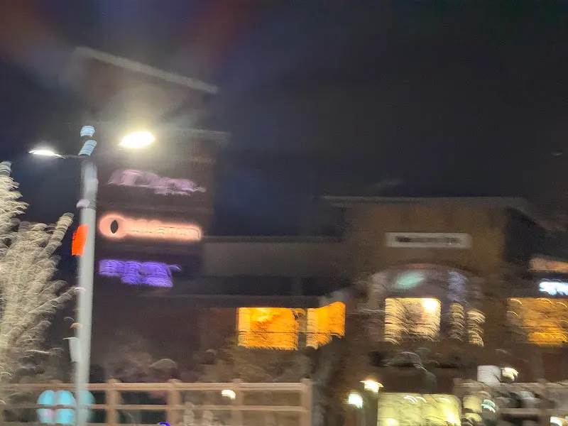 아울렛 간판 야경