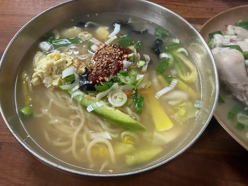 정갈하게 담겨 나온 물밀면