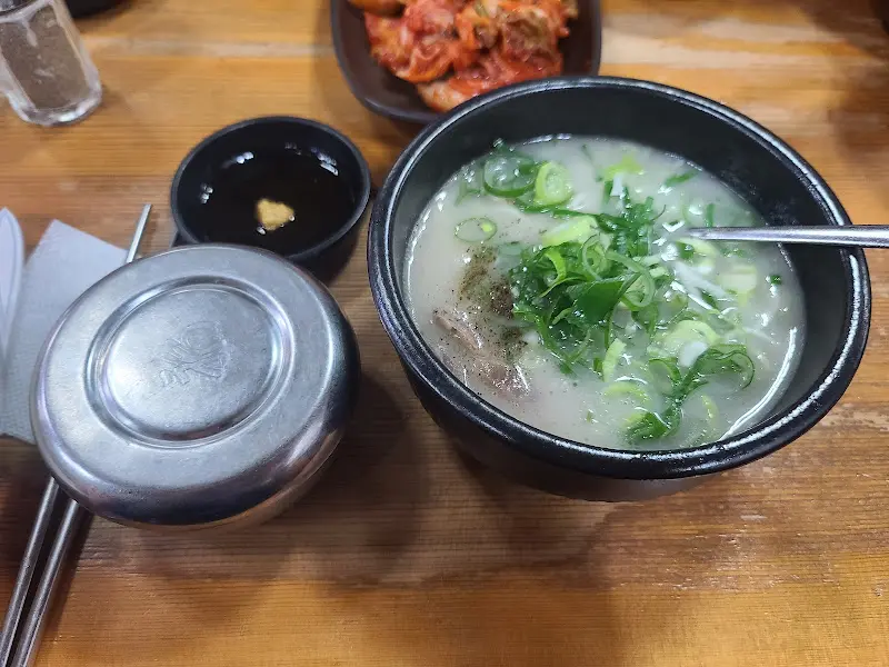 설렁탕과 겨자 소스