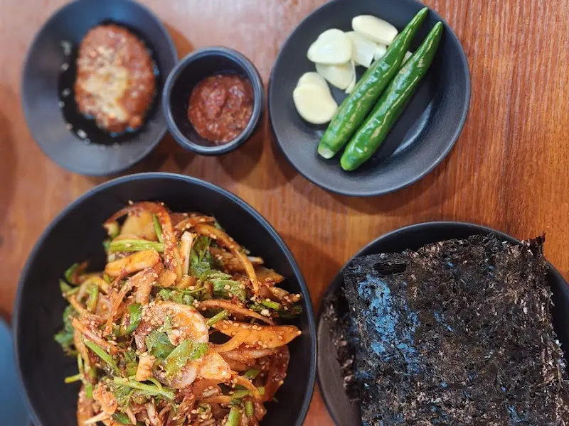 고등어회와 환상적인 조화를 이루는 곁들임 반찬