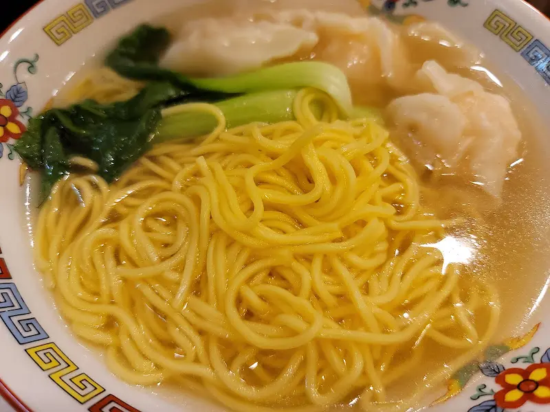 촉촉한 새우 완탕면