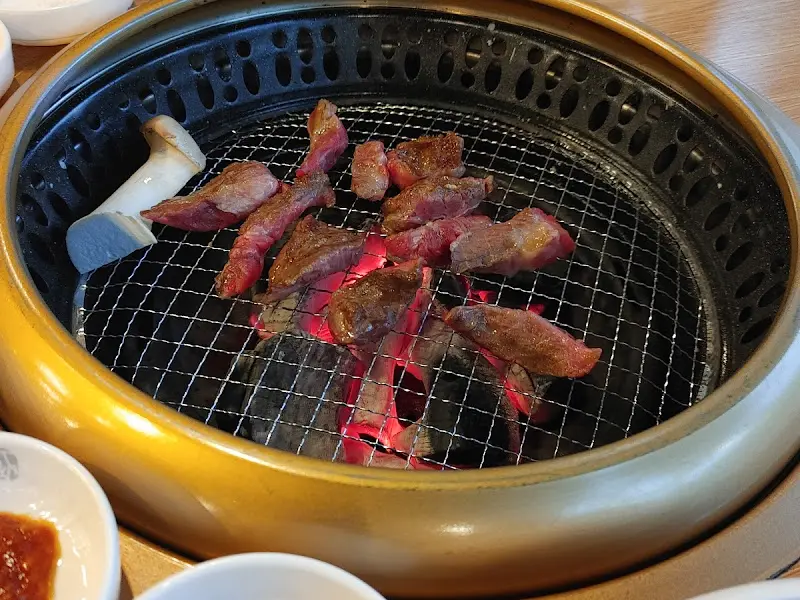 숯불에 구워지는 갈비