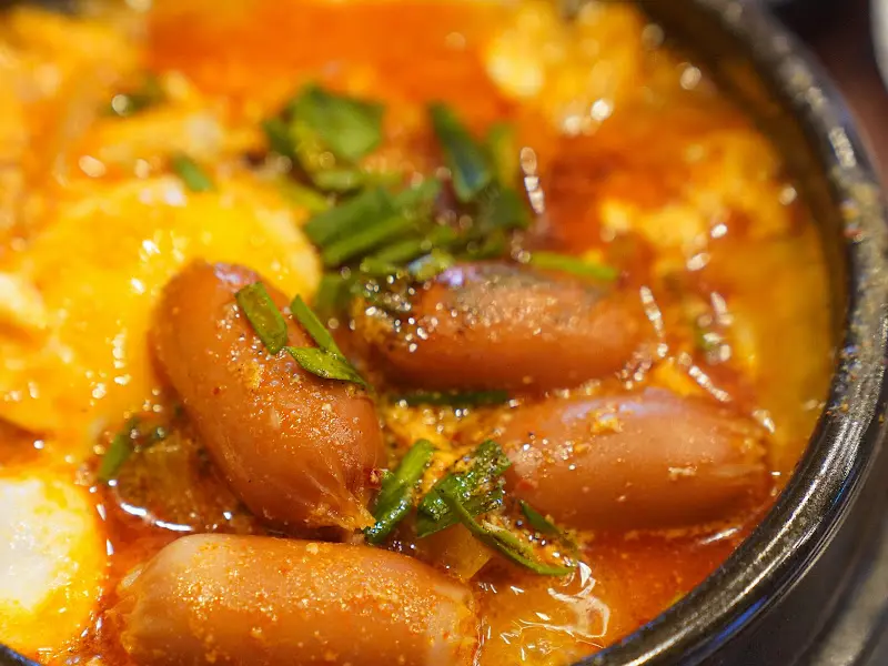 비엔나 소시지가 들어간 쫄면순두부