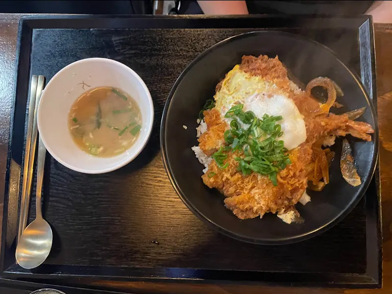 더블 가츠동의 푸짐한 비주얼