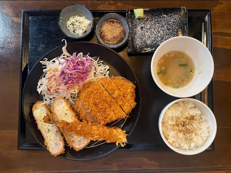 돈가츠 정식 한 상 차림