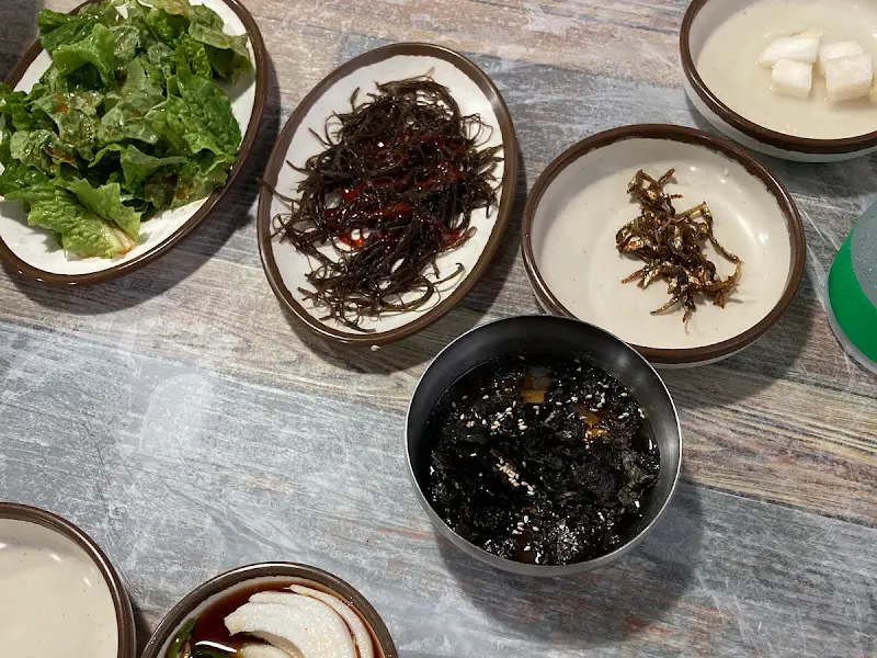 다양한 곁들임 반찬들