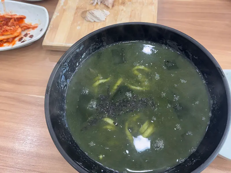 매생이가 듬뿍 올려진 보말칼국수