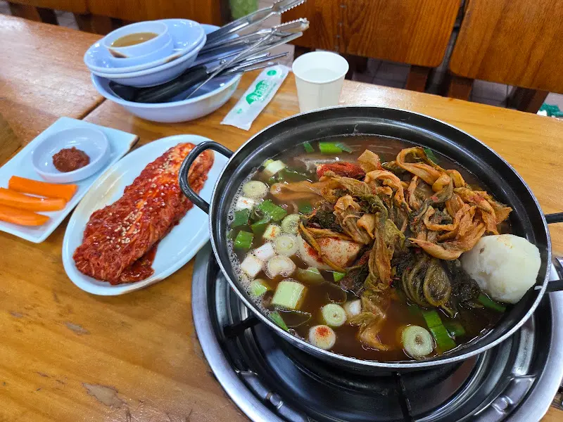 서부감자국 한상차림