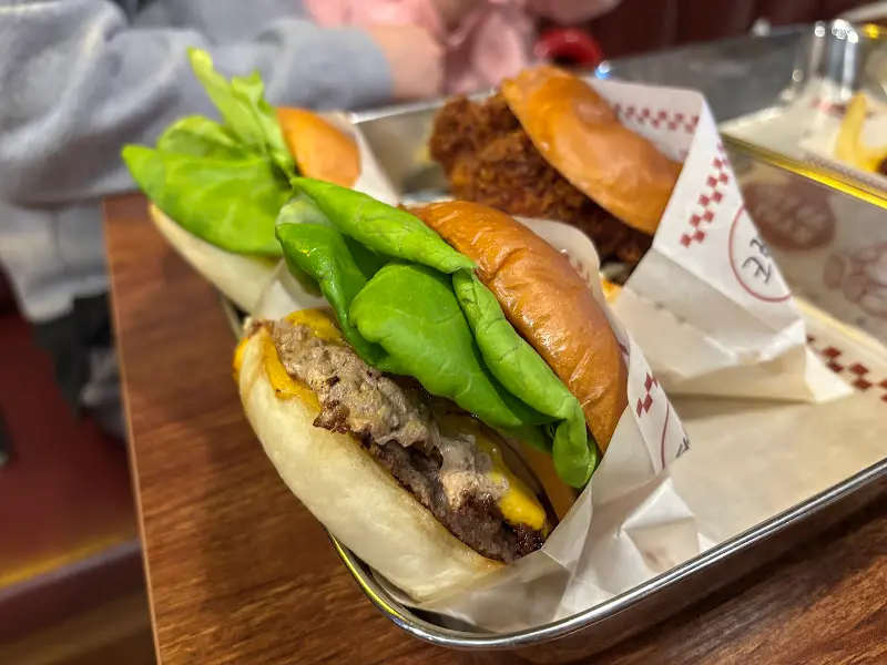 더블 바스버거의 압도적인 비주얼