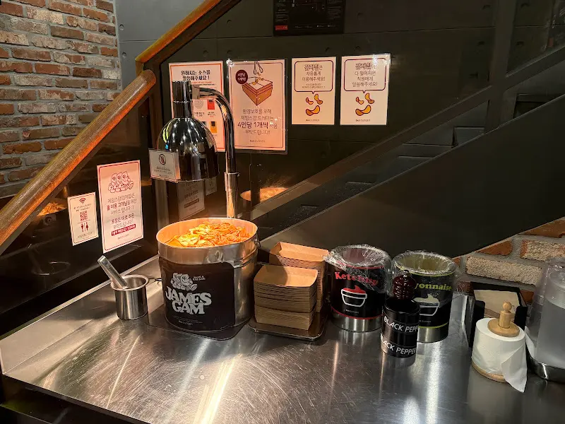 무한리필 감자칩 코너