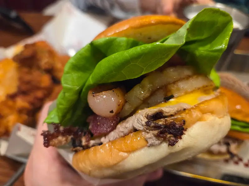 탐욕스러운 비주얼의 버거