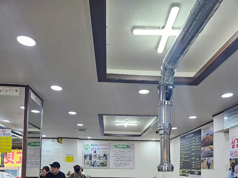 깔끔한 식당 내부