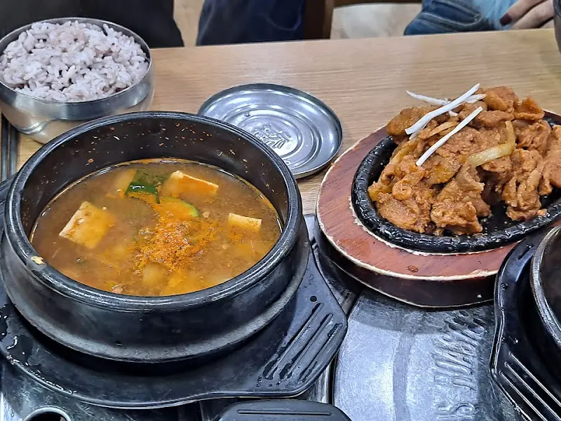제육볶음과 된장찌개