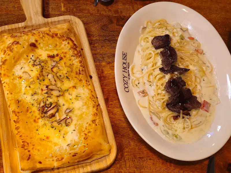 킬바사 빠네 파스타와 사각 피자