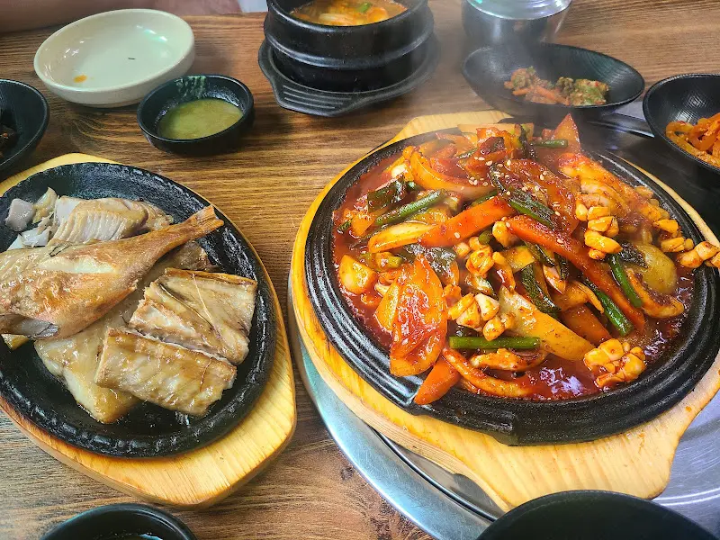 맛깔스러운 오징어 볶음
