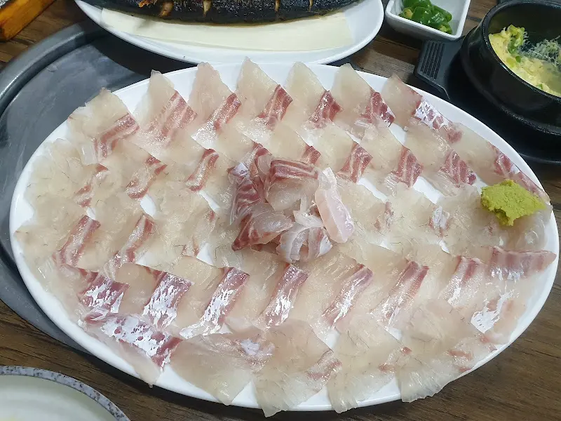 저렴한 가격에 즐기는 싱싱한 회