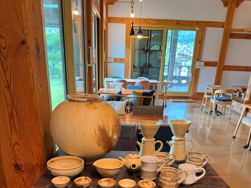 카페 내부 소품