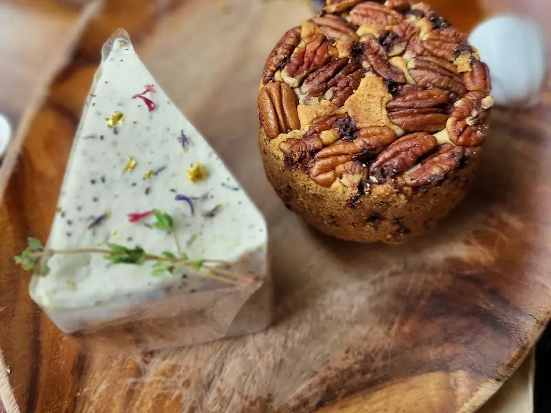 터프이너프 로스터스 베이커리