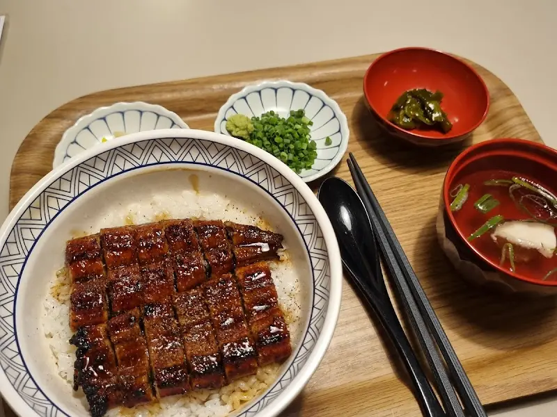 정갈하게 차려진 우나동 한상차림