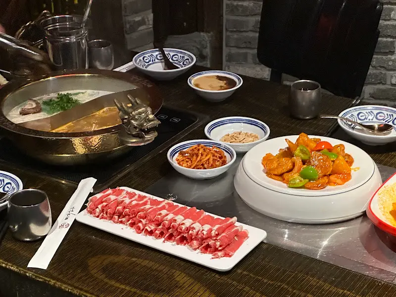 훠궈와 곁들임 요리들