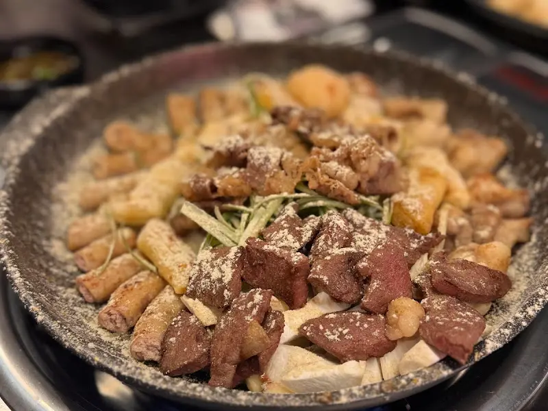 마법의 가루가 뿌려진 떡 구이