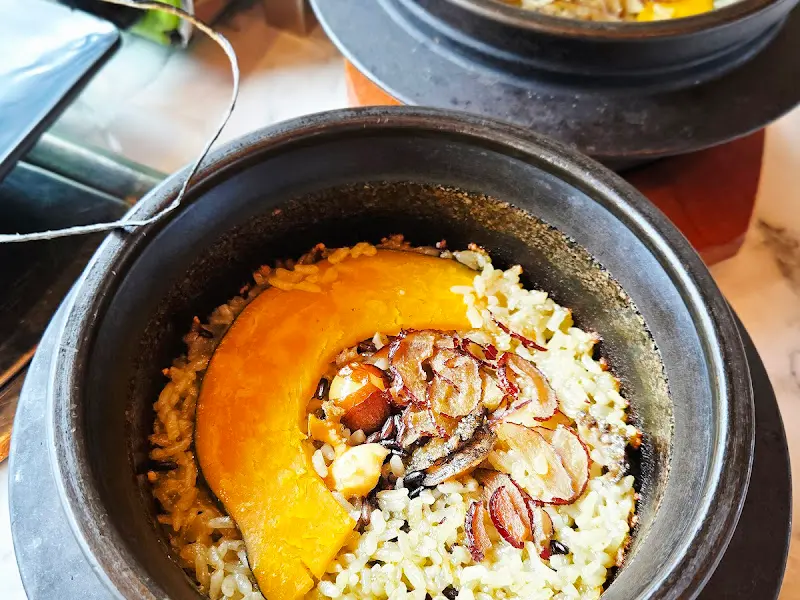 전복돌솥밥의 향긋한 풍미