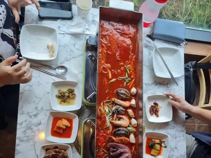 한상 가득 차려진 통갈치조림