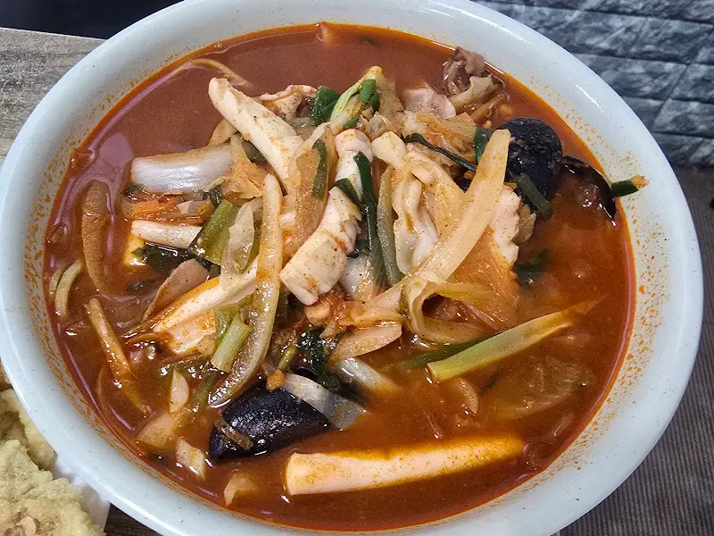 해산물이 듬뿍 들어간 삼선고추짬뽕