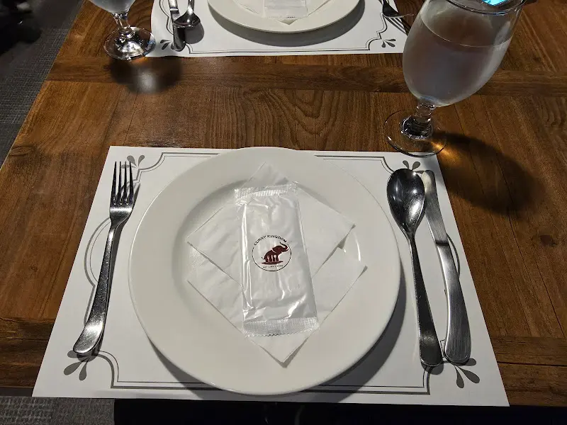 깔끔하게 세팅된 테이블