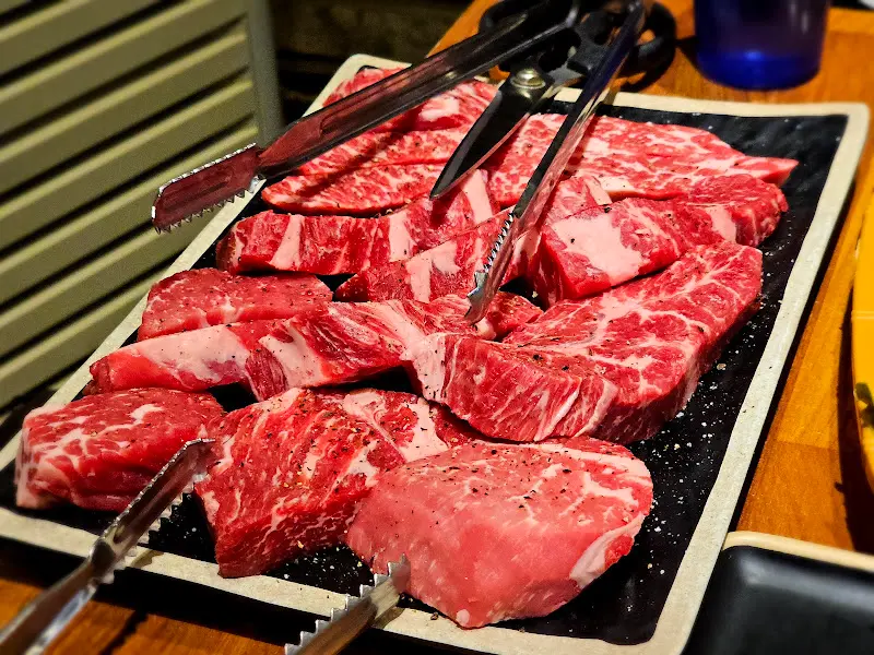 두툼한 블랙앵거스 갈비살의 자태