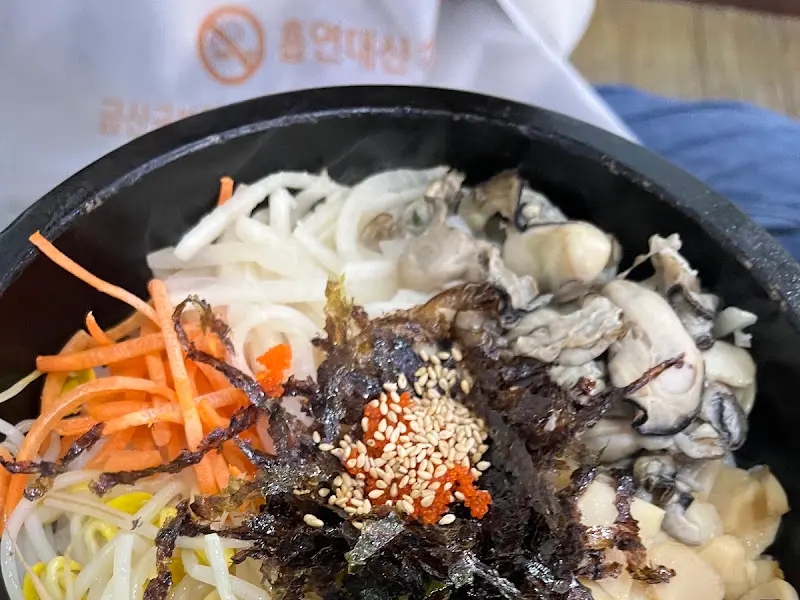 굴이 듬뿍 들어간 굴돌솥밥