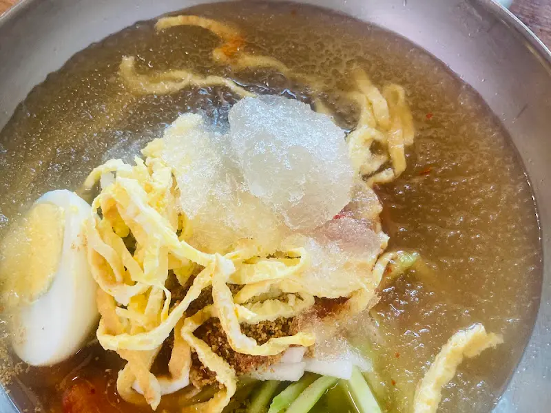 봉숙이 물냉면의 시원한 육수