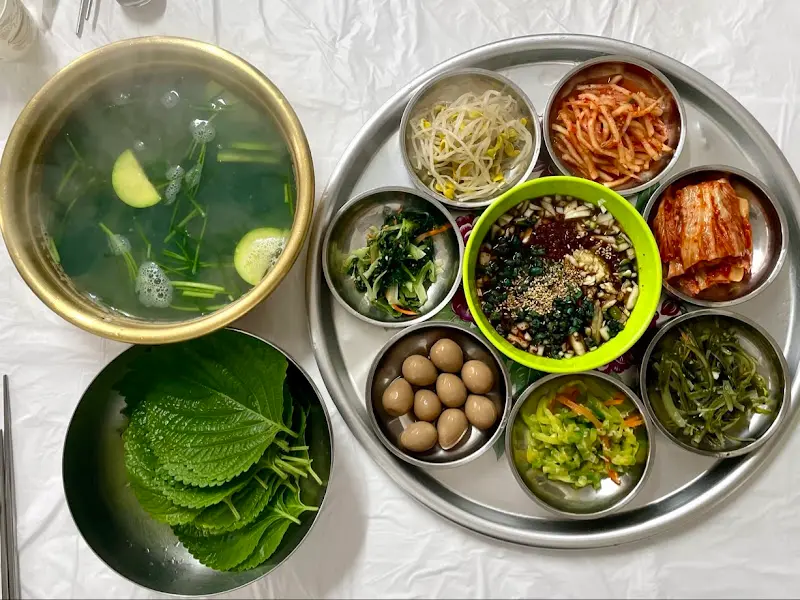 다슬기 정식 전체 상차림