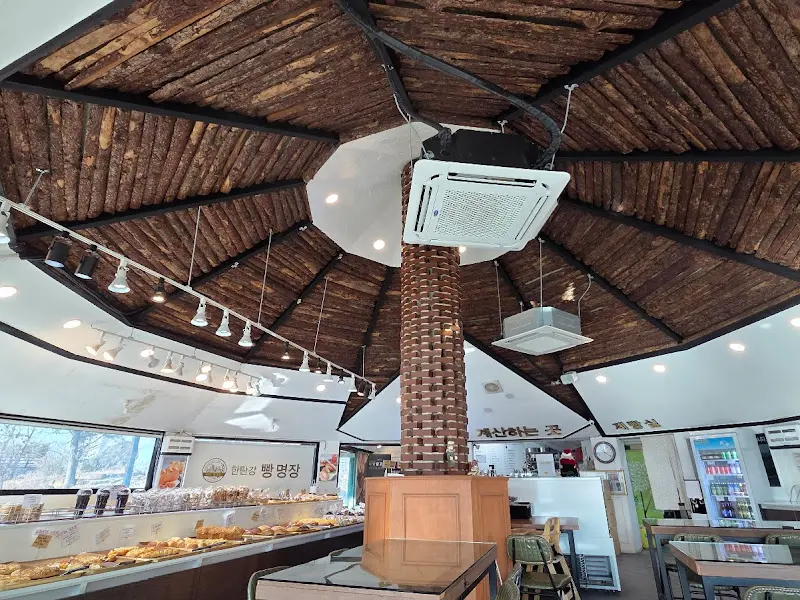 빵집 내부 전경